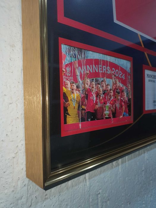 Новая Форма Манчестер Юнайтед в рамке. Сезон 2024-25. (в наличии 1 шт)