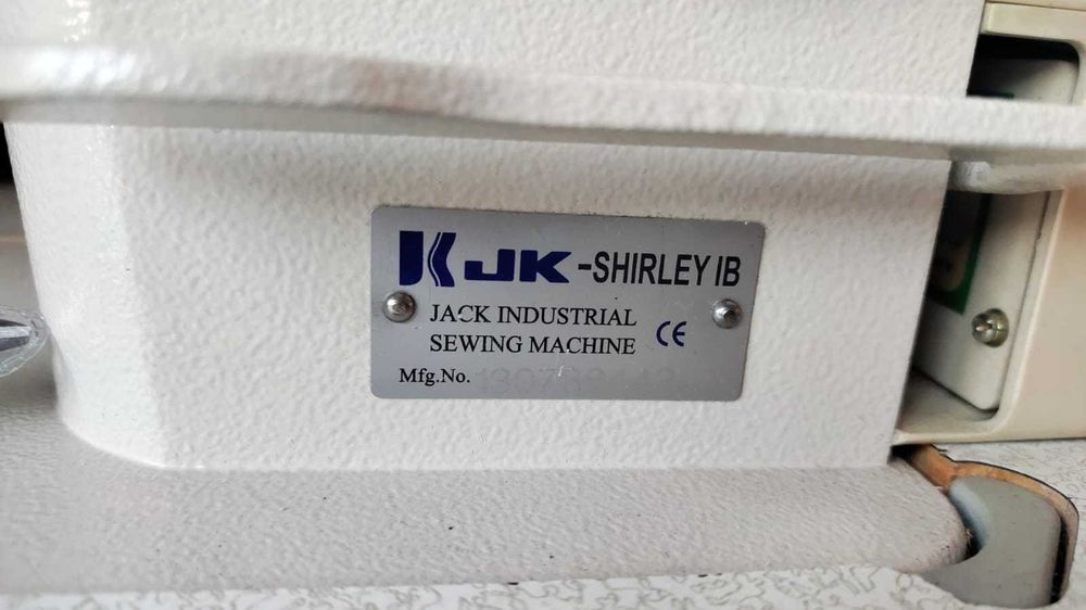 Швейная машинка со столом Jack