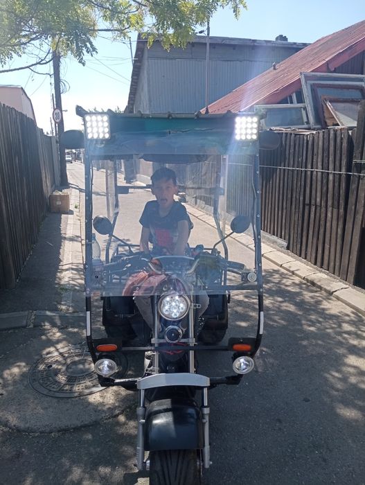 Scuter electric 3 roti