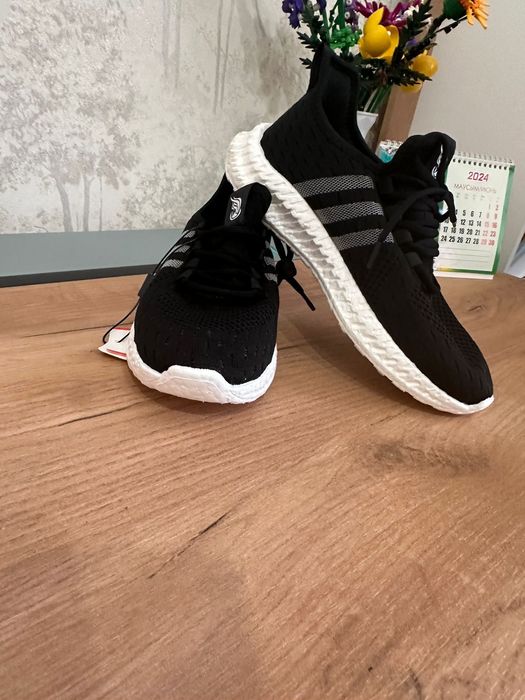 Продам кроссовки