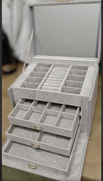 Голяма кутия за бижута от PU кожа с огледало - 4 нива, кадифена подпла