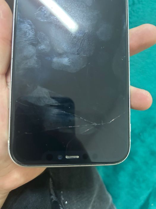 Vand iphone 11, nu este pentru pretentiosi