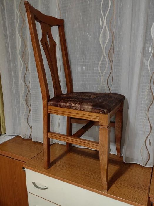 Продавам кухненски столове