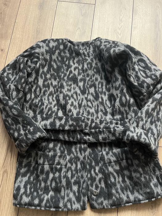 Сиво вълнено палто