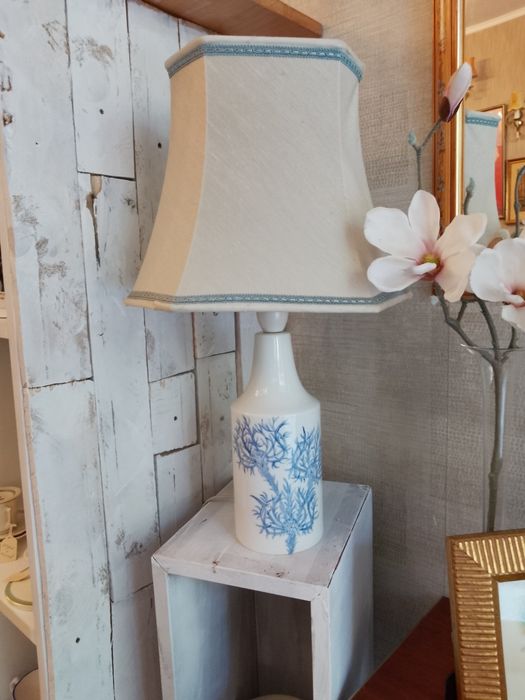 Стъклена симфония в синьо