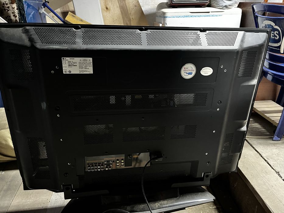 телевизор LG рабочий, без пульта