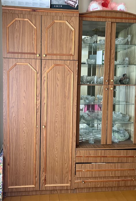 Витрина / сервант для посуды