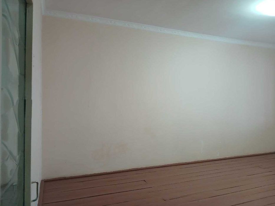 Дом сотилади 2 хонали (срочна)