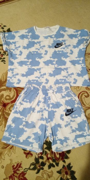Двойка  (футболка оверсайз, шорты)
Б/у один сезон, в отличном состояни