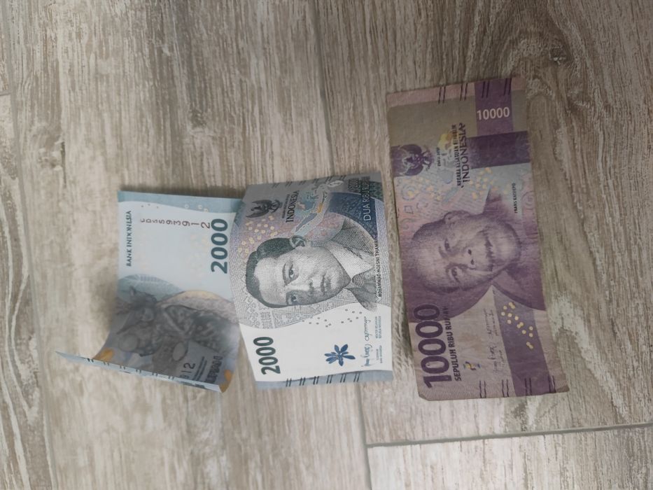 Обменяю свои деньги купюры и монеты