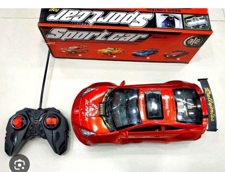 Машина на радиоуправлении спортивная — красная модель