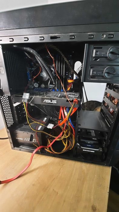 PC desktop si monitor AOC
