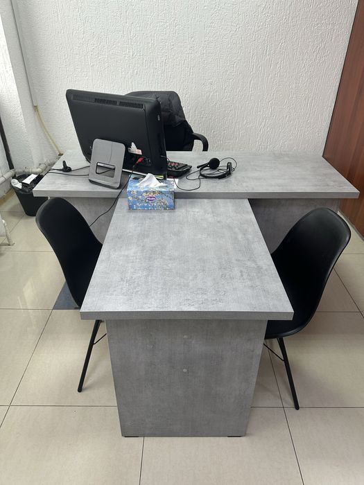 Шкаф для одежды в офис или дом