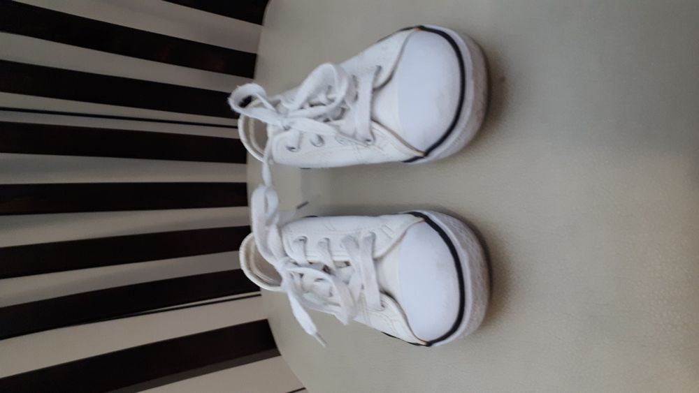 Маратонки адидас