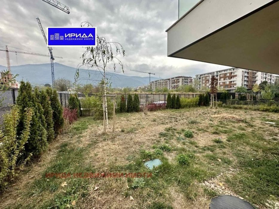 Просторен тристаен апартамент в квартал Манастирски ливади с двор