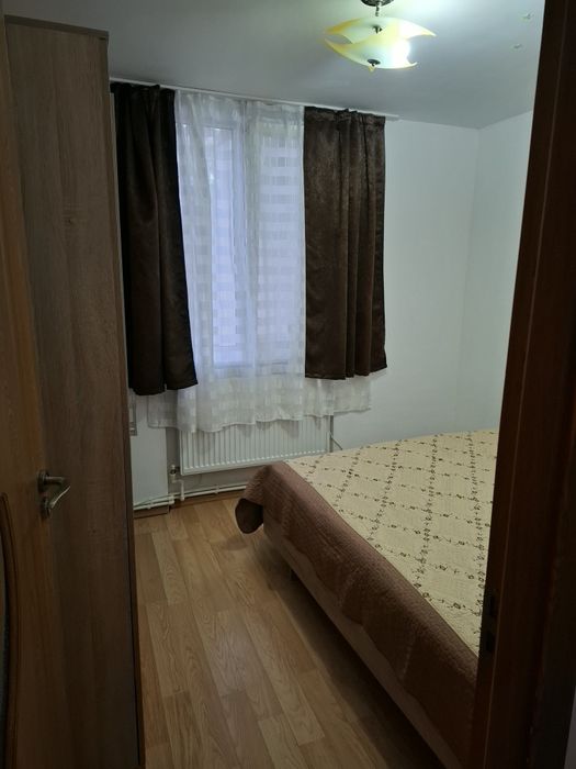 Închiriez apartament cu 2 camere