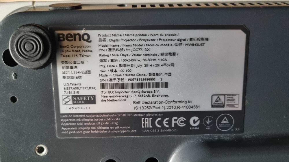 Videoproiector BenQ MW843UST/3D/HDMI/Contr.13000:1/3000ANSI-Lampa noua