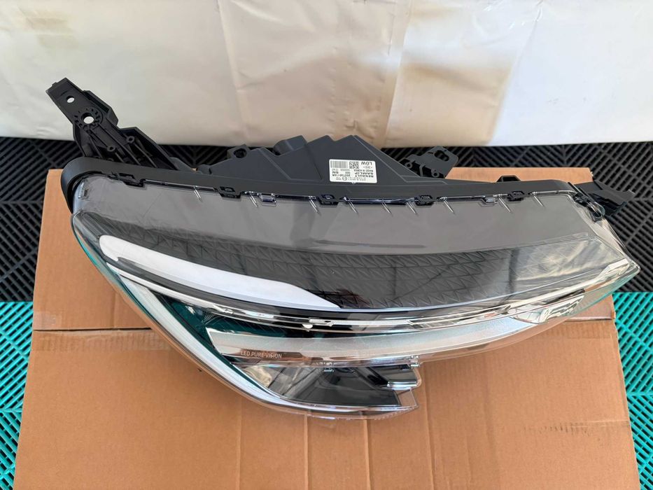 Far faruri dreapta Led Pure Vision Renault Arkana nou original Renault
