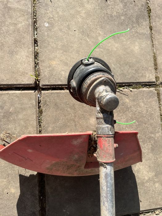 Trimmer gazon Ikra pe benzina