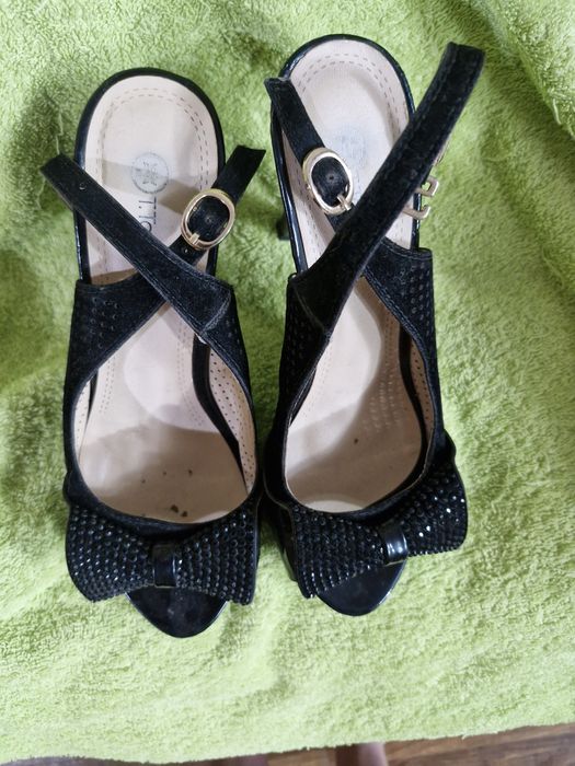 Продам лоферы и босоножки