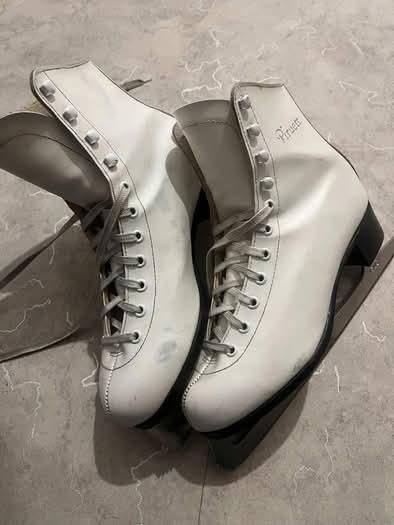 Продам фигурные коньки