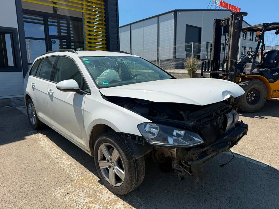 Dezmembrez Vw golf 7 break alb lc9a 2014 1.6 tdi CLHA volan stanga