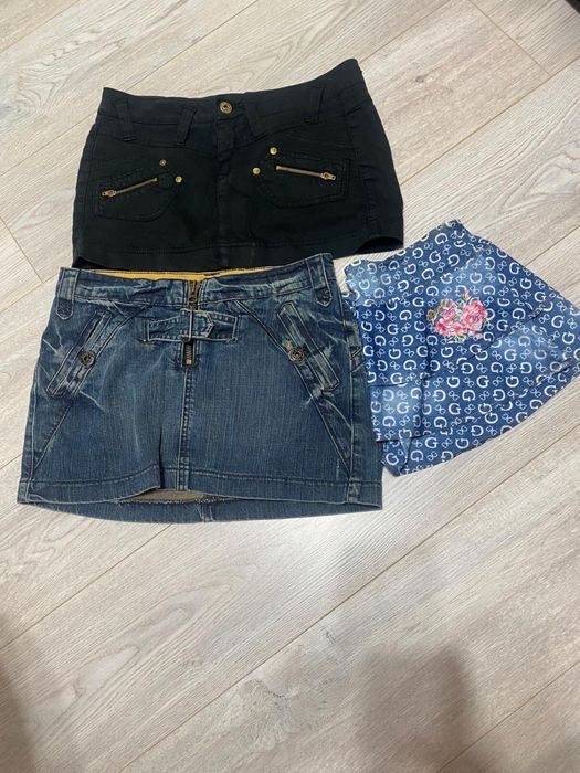 Vand 3 fuste Guess marimea S