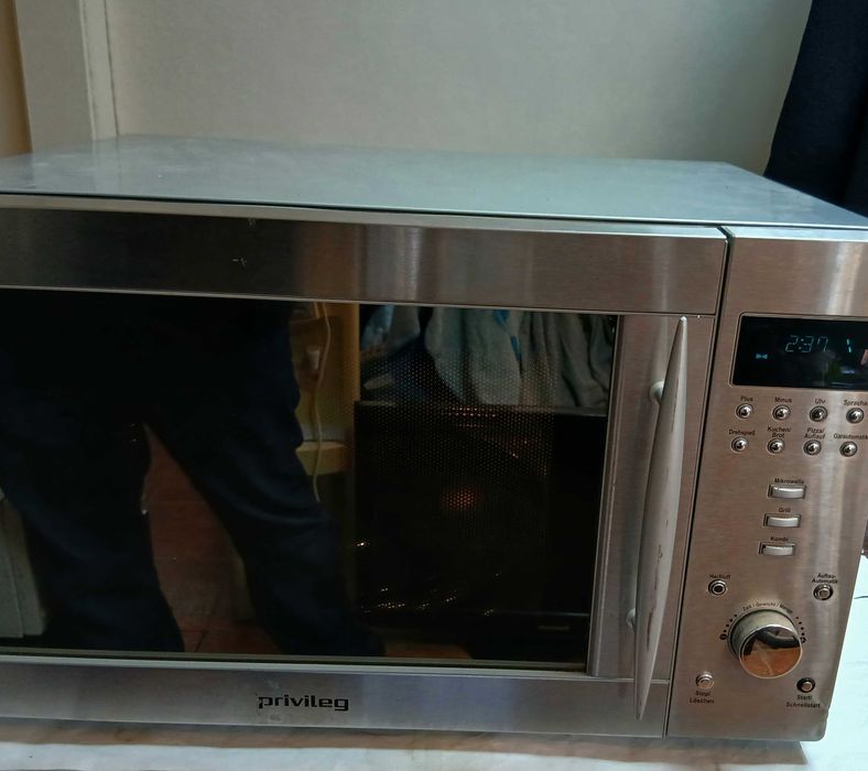 Микровълнова печка PRIVILEG с грил и конвекция