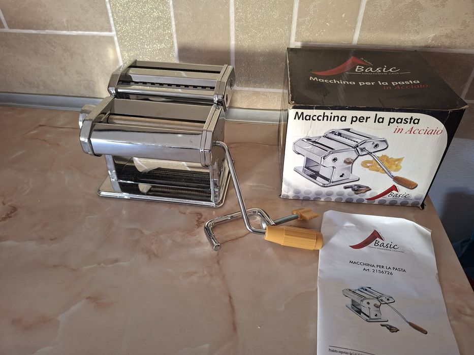Vând masina de făcut paste