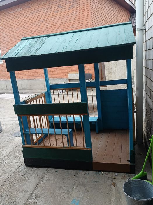 Дом и игрушки для детей