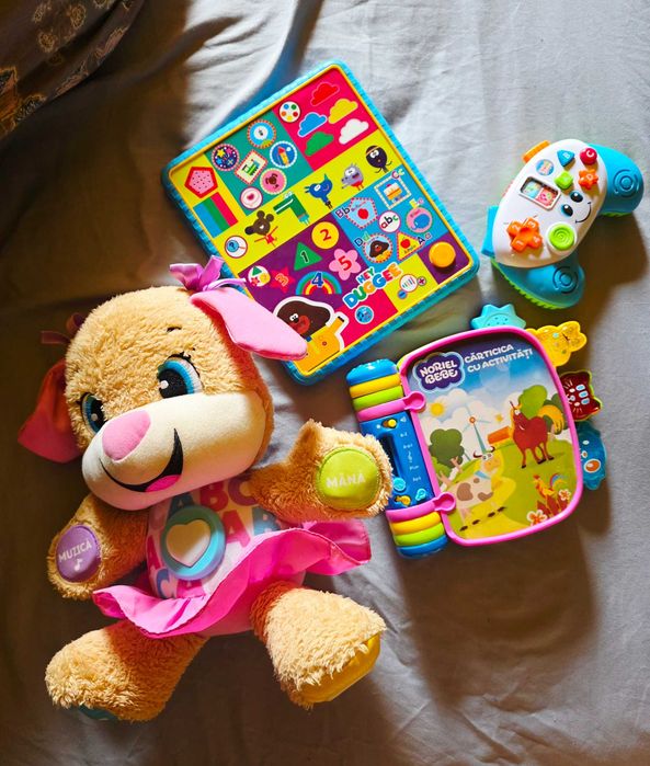 Cățelușă Sis interactivă Fisher Price în lb. română