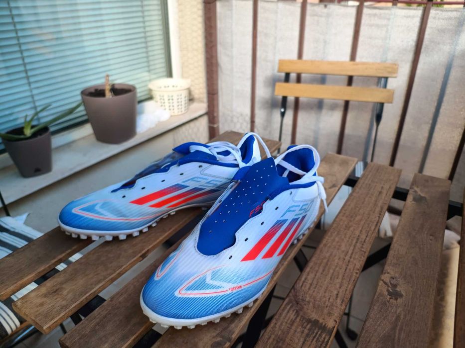 Футболни обувки ADIDAS F50 , стоножки, 44 номер.