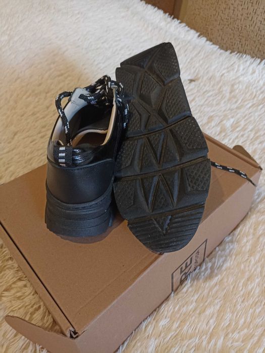 Кроссовки демисезонные