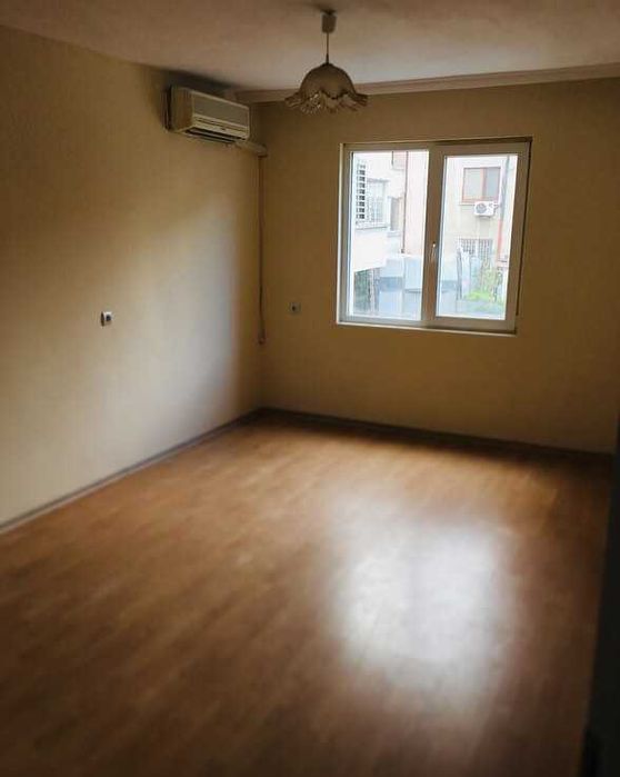 Дава се под наем Двустаен апартамент в Бургас, Изгрев - 56 кв.м за 210 € - Снимка #3