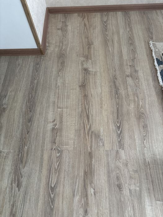 Ламинат в отличном состоянии.