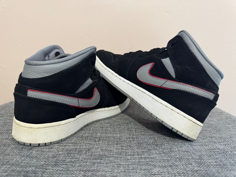 Jordan 1 Mid Black Particle Grey Gym Red (GS).