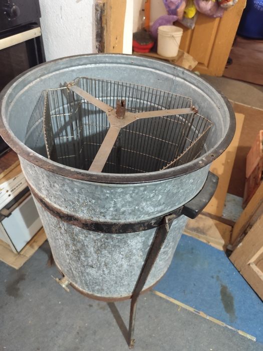 Центрофуга за мед