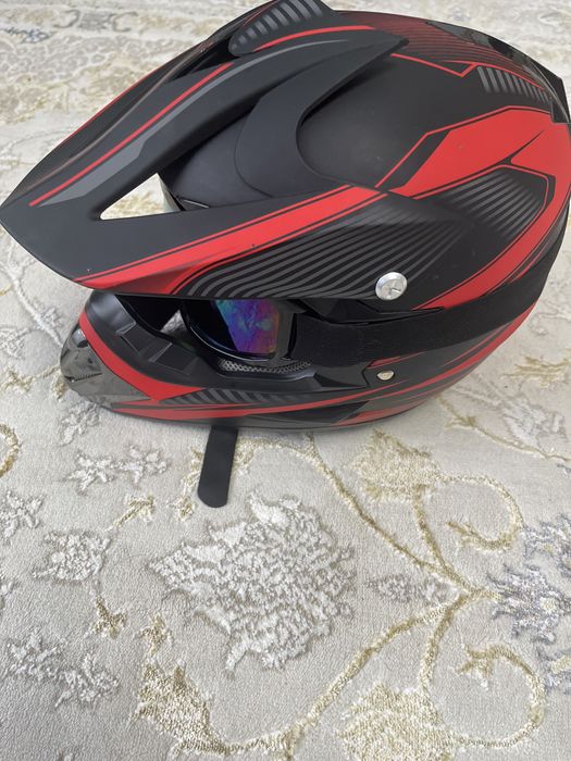 Кроссовый шлем с очками для эндуро