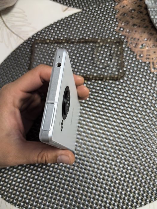 Sharp Aquos R8 White 256Gb/8Gb Ram