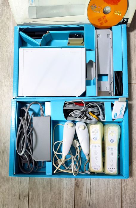 Consola Nintendo Wii  + 2 controllere + full box + adaptor HDMI