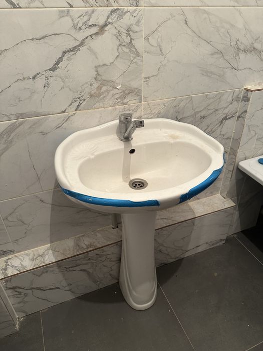 Продам новую раковину со смесителем