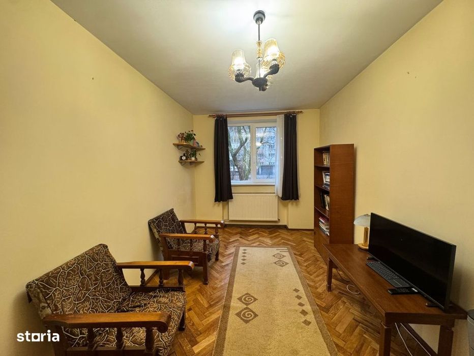 Apartament 3 camere, 74 mp, zona Sasar