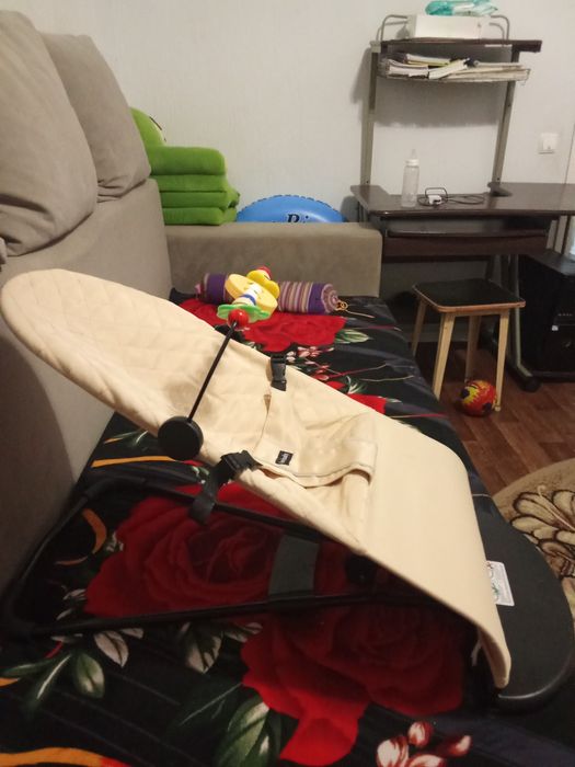 Продам  шезлонг новый