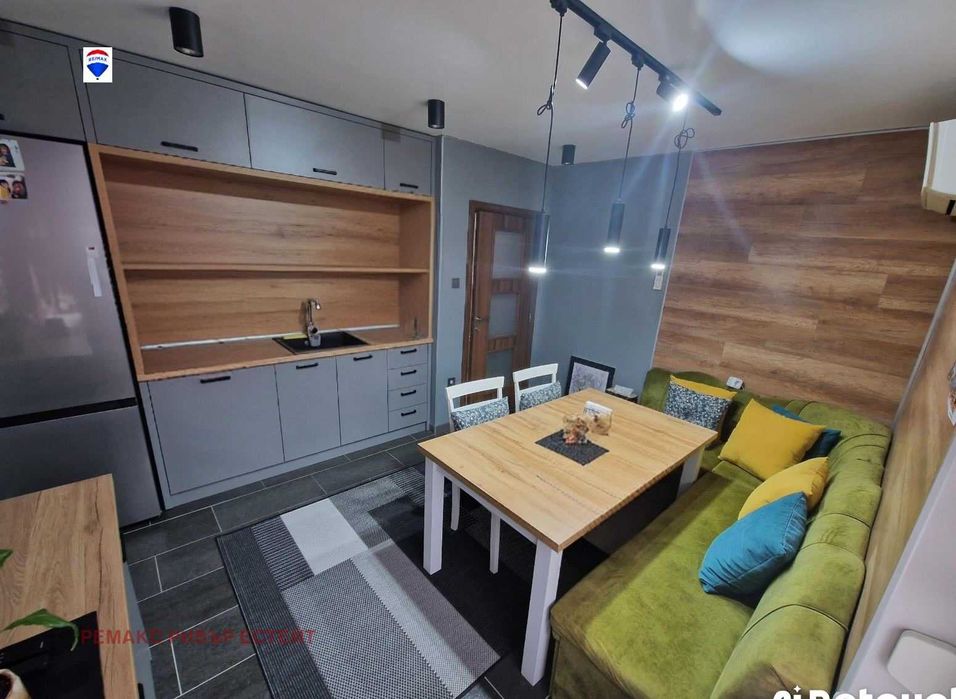 Тристаен апартамент за продажба кв. Дружба 2