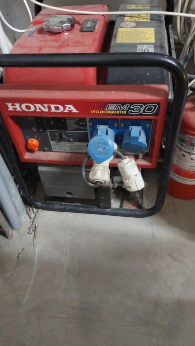 Generator Honda cicloconverter em30