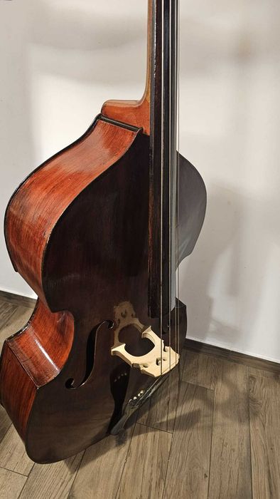 Vând contrabas acustic cu 4 corzi