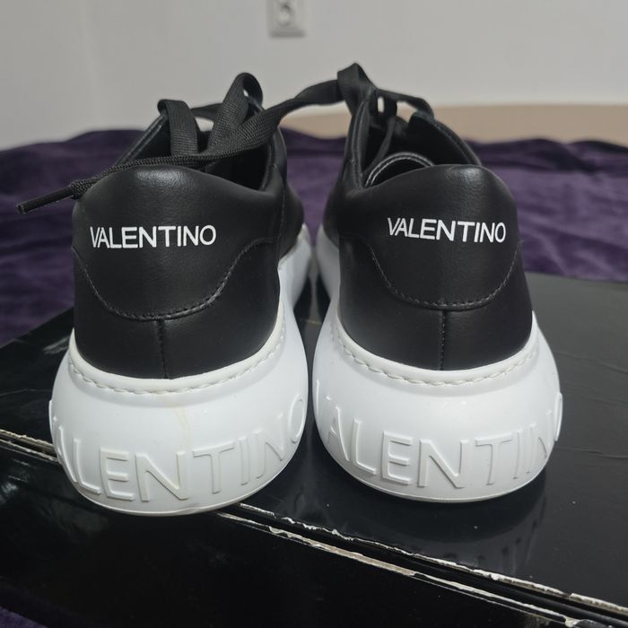 Маратонки Valentino номер 42, бели и черни