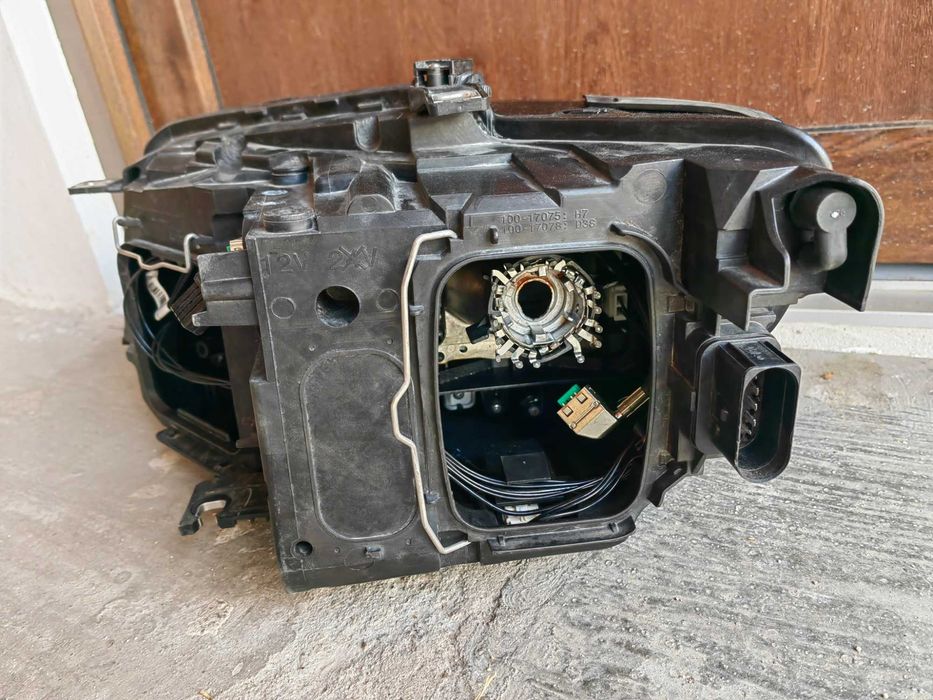 Фар Audi Q5 Bi-Xenon LED  десен / Фар Ауди Кю5 ксенон Оригинален