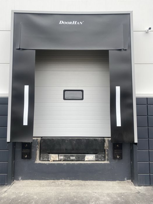 Секционные ворота