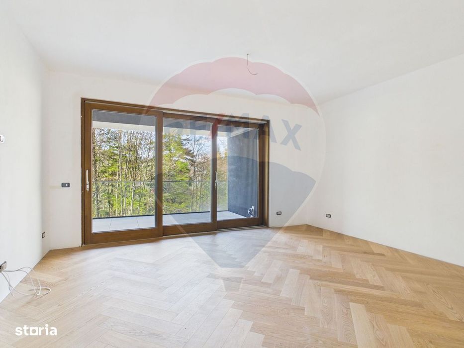 Apartament parter cu 3 camere, curte proprie in inima padurii - Sinaia